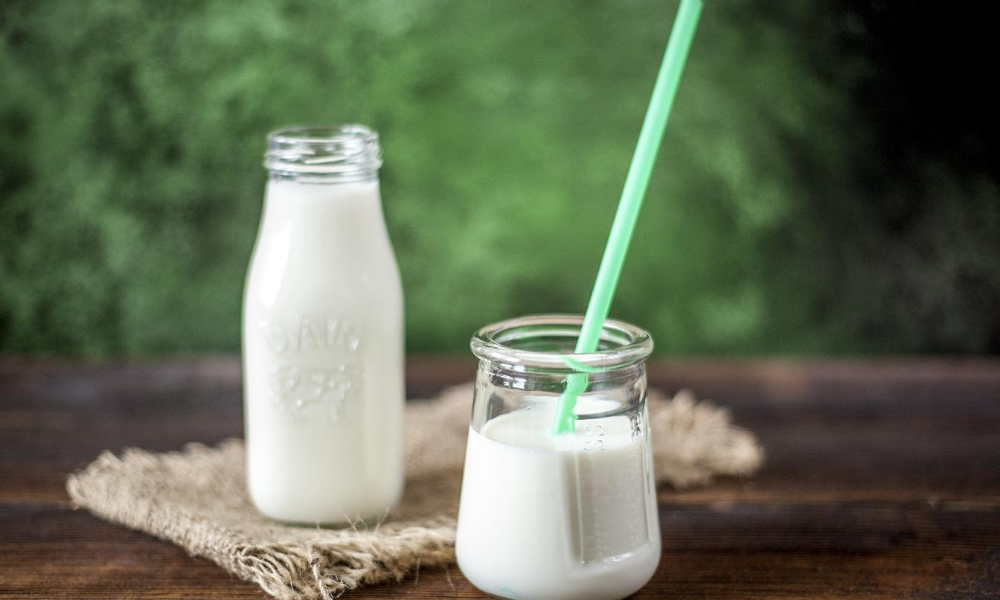Best-foods-to-eat-for-Arthritis:-milk