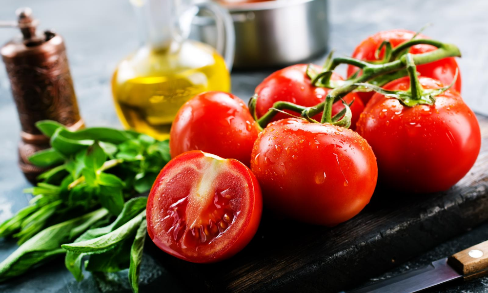 Foods-that-improve-eyesight:-Tomato