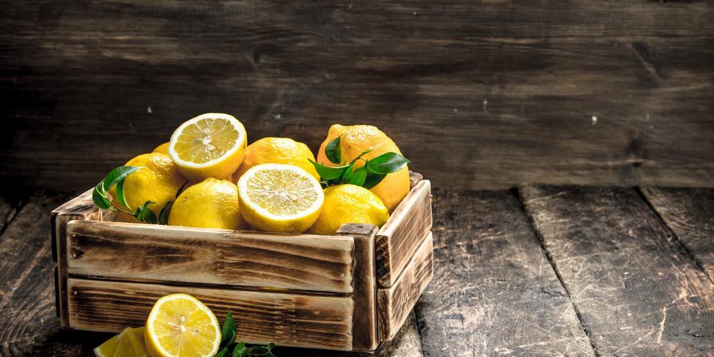 Natural-remedies-for-bad-breath-at-home:-Use-Lemon
