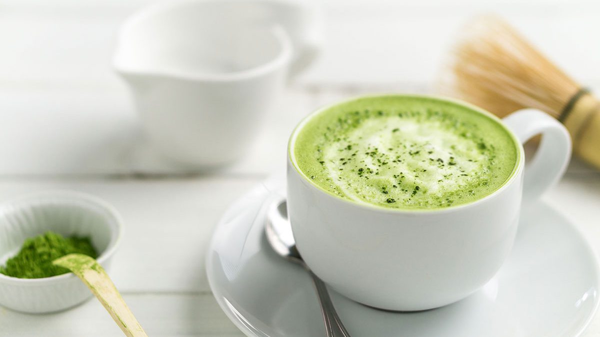 This image has an empty alt attribute; its file name is Matcha-latte.jpg