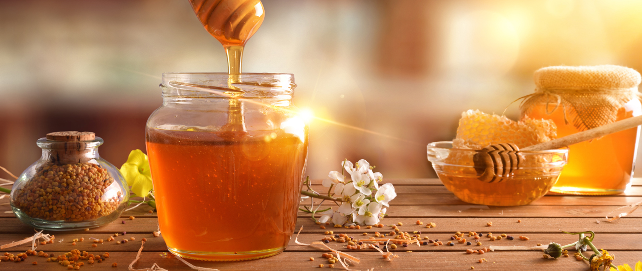 Natural-antibiotics-herbs:-Honey